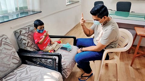 மகனை காப்பாற்ற கல்லீரலை தானம் செய்த தந்தை