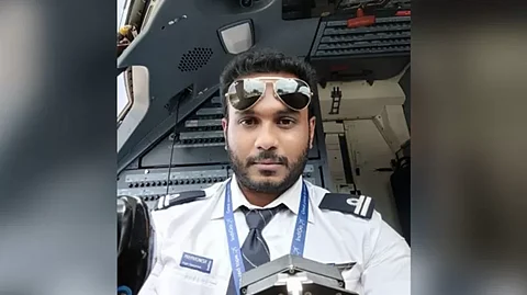 விமானத்தில் தமிழ் அறிவிப்புகள் - வைரல் விமானி ப்ரியவிக்னேஷின் கதை!