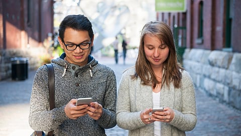 திருமண வாழ்க்கைக்கு ஆப்பு வைக்கும் ஸ்மார்ட்போன்கள் - ஆய்வில் அதிரடி தகவல்!