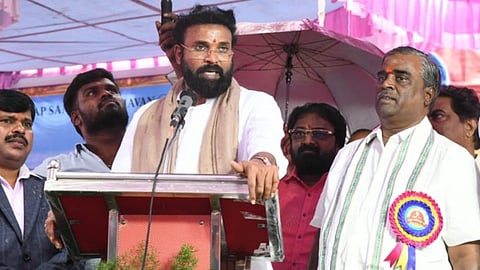 பாஜக அமைச்சர் ஸ்ரீராமுலு