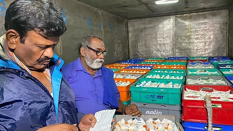ஆவின் பால் விநியோகம் குறித்து நள்ளிரவில் ஆய்வு செய்த அமைச்சர் நாசர்