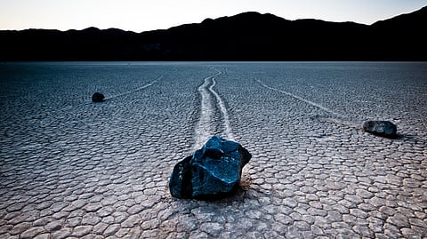 "இந்த கற்கள் தானாக நகர்கின்றன"- மரண பள்ளத்தாக்கு மர்ம பாறைகளின் அறிவியல் பின்னணி என்ன?