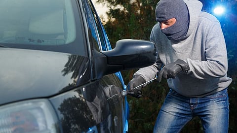 கேங்க் லீடரின் கேன்சர் சிகிச்சைக்காக கார்களை திருடிய கும்பல் - எங்கே?