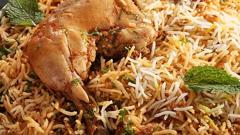 Valentine's Day: நீங்க சிங்கிளா? அப்போ பிரியாணி ஃப்ரீ! பலே ஆஃபரை அறிவித்த உணவகம்- எங்கே?