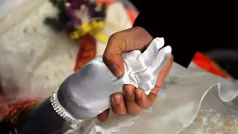 இறந்தவர்களுக்கு திருமணம்; பிணங்களை திருடும் குற்றவாளிகள் - சீன சடங்கின் பின்னணி என்ன?