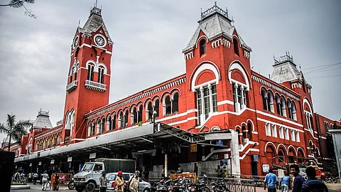 Chennai: இந்தியாவின் முதல் ’அமைதியான’ ரயில் நிலையம்- இனி டிஜிட்டல் திரையில் அறிவிப்புகள்?