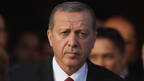 துருக்கி நிலநடுக்கம்: சரிந்த ஊழல் கட்டடங்கள், கைவிடப்பட்ட மக்கள் - மன்னிப்பு கேட்ட அதிபர்