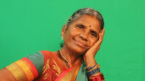 தெலுங்கானா : 62 வயதில் முதல் விமானப்பயணம் மேற்கொண்ட விவசாய பெண்மணி - வைரல் வீடியோ