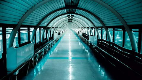 இந்தியாவின் முதல் நீருக்கடியில் மெட்ரோ ரயில் சேவை தொடக்கம் - எங்கே தெரியுமா?