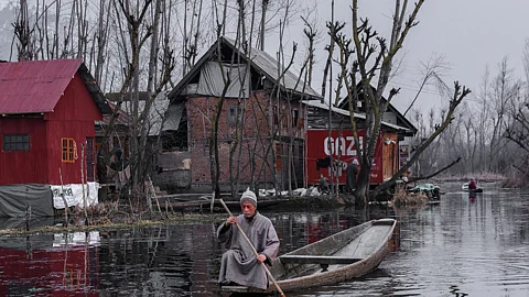 Kashmir : "பிளாஸ்டிக் கொடுத்தால் தங்கம் கிடைக்கும்" - 15 நாட்களில் சாதனை படைத்த கிராமம்!