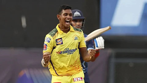 Pathirana: தோனி பாராட்டும் இந்த இளைஞன் யார்? இவரை ‘Baby Malinga’ என்றழைப்பது ஏன்?