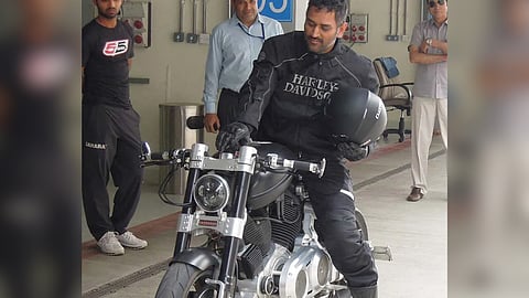 Dhoni: இந்திய அணியின் முன்னாள் கேப்டன் தோனியிடம் என்னென பைக்குகள் உள்ளன?