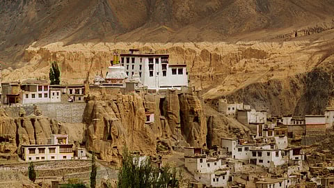 Lamayuru : பூமியா இல்ல நிலாவா? லடாக்கில் உள்ள Moonland பற்றி தெரியுமா?