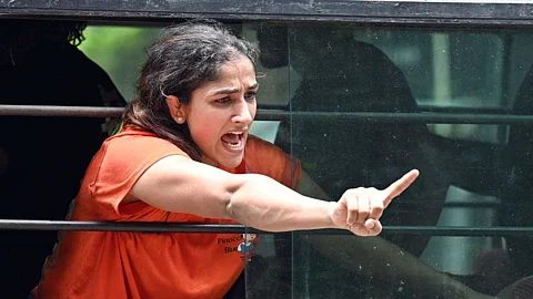 போராடும் மல்யுத்த வீரர்கள், களம் இறங்கிய விவசாயிகள் - என்ன செய்ய போகிறது அரசு?