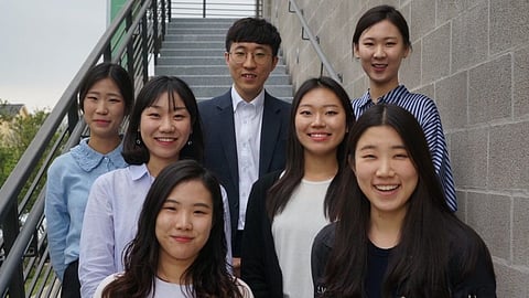 தென் கொரியா: நாட்டில் உள்ள அனைவருக்கும் 1 வயது குறைகிறதா? எப்படி சாத்தியம்?