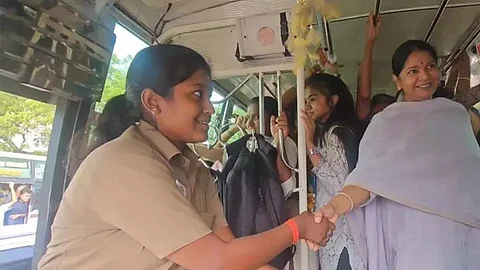 ஷர்மிளா : தனியார் பேருந்து பெண் ஓட்டுநர் அதிரடி பணி நீக்கம் - என்ன காரணம்?