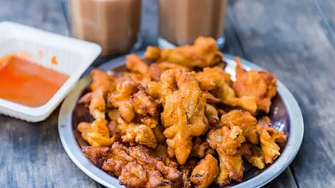 இந்திய உணவான பக்கோடாவுக்கும் முகலாயர்களும் என்ன தொடர்பு? ஒரு வரலாற்று பார்வை