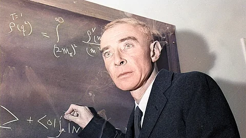 Oppenheimer: ஹீரோவா? வில்லனா? - விகடனின் சிறப்புக் கட்டுரை