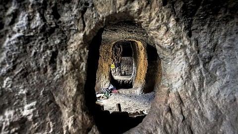 நேபாள் Sky Caves: மனிதனால் உருவாக்கப்பட்ட குகைகளில் ஒளிந்திருக்கும் மர்மங்கள் என்ன?