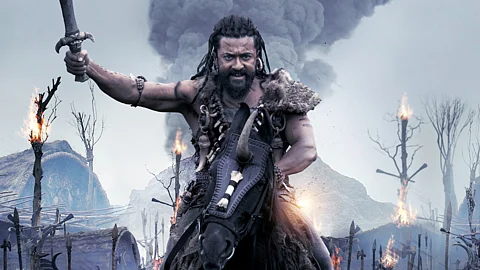 Kanguva: போர் வீரன் தோற்றத்தில் சூர்யா? வெளியானது கங்குவா படத்தின் First Look!
