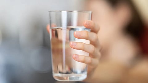 அதிகப்படியான தண்ணீர் குடித்ததால் மருத்துவமனையில் இளம் பெண் அனுமதி - என்ன காரணம்?