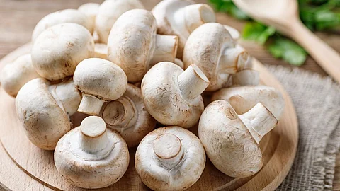 Health: இந்த வெள்ளை நிற உணவுகளை சாப்பிட்டால் உடம்புக்கு நல்லது!