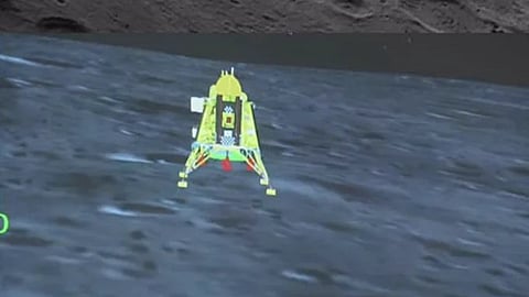 Chandrayaan 3: சரித்திரம் படைத்த இந்தியா - நிலவில் கால் பதித்தது விக்ரம் லேண்டர்