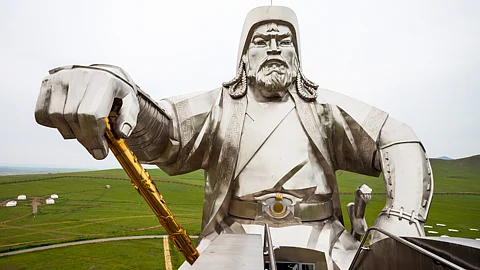 Genghis Khan: இவருக்கு 1.6 கோடி பேரன்கள்- எத்தனை பெண்களுடன் உறவு கொண்டார்? அதிர்ச்சி தகவல்