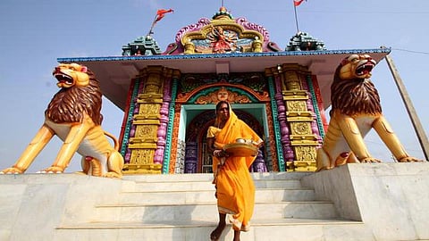 ஒடிசா: பெண் அர்ச்சகர்கள் பூஜை செய்யும் அம்மன் கோவில் - இங்கு ஆண்களுக்கு ஏன் அனுமதி இல்லை?