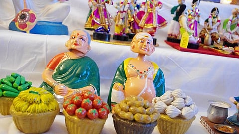 மதுரை : நவராத்திரி கொலு பொம்மைகளுக்காகவே பிரபலமான இந்த கிராமத்தை பற்றி தெரியுமா?