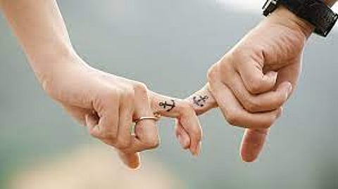 கல்கத்தா: "பருவ பெண்கள் பாலியல் தூண்டுதலை கட்டுப்படுத்த வேண்டும்" - உயர்நீதிமன்றம் கருத்து