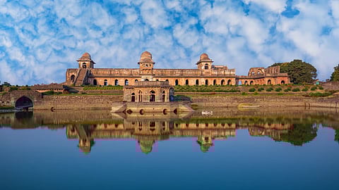 Jahaz Mahal : Have you been to this palace in Madhya Pradesh that looks like an ornate ship!