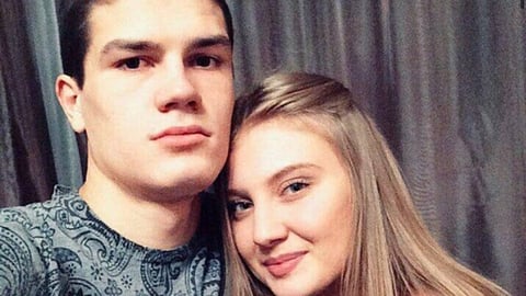 ரஷ்யா: காதலியை 111 முறை குத்தி கொன்றவருக்கு விடுதலை கொடுத்த அதிபர் புதின் - ஏன்?