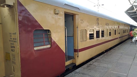 Indian Railways: பெரிய எச்சரிக்கையை மீறி செந்தூர் எக்ஸ்பிரஸ் இயக்கப்பட்டதற்கு என்ன காரணம்?