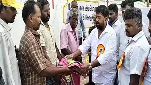 Vijay: ஆதரவற்றவர்களுக்கு போர்வைகள் வழங்கிய விஜய் மக்கள் இயக்கத்தினர்!