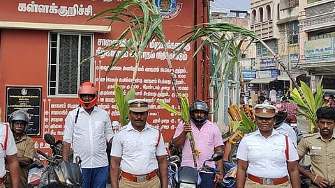கள்ளக்குறிச்சி: Helmet அணிந்து சென்றால் இலவச கரும்பு - காவல்துறையின் புதிய முயற்சி