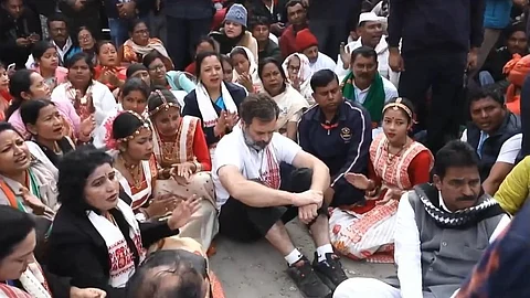 Bharat Jodo Nyay Yatra: கோவிலுக்குள் நுழைய அனுமதி மறுப்பு - தர்ணா செய்யும் ராகுல் காந்தி!