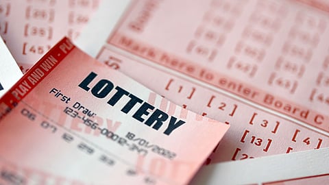 2 வருடங்களுக்கு முன் வாங்கிய லாட்டரி டிக்கெட் ; 91 லட்சம் கிடைத்ததால் இன்ப அதிர்ச்சி!