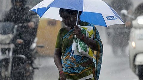 தென் மாவட்டங்களில் கனமழைக்கு வாய்ப்பு : மக்கள் யாரும் அஞ்ச வேண்டாம் - விவரங்கள்!