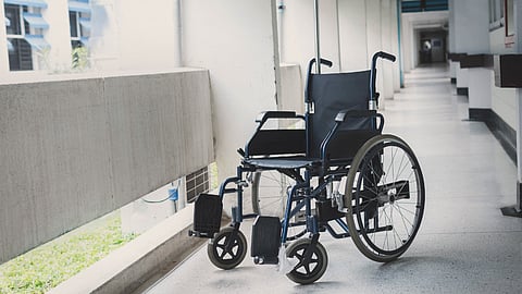 Mumbai Airport: வீல் சேர் பற்றாக்குறையால் உயிரிழந்த முதியவர்!