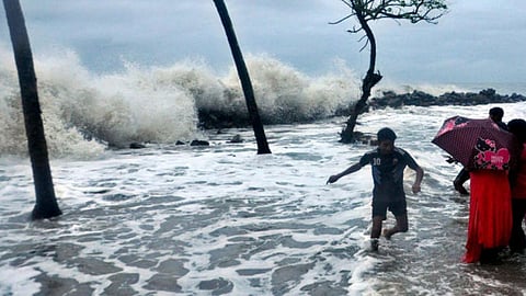 கேரளா, தமிழகத்துக்கு 'கள்ளக்கடல்' எச்சரிக்கை விடுத்துள்ள அதிகாரிகள்!