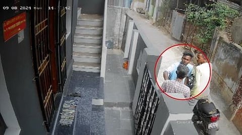 கைவரிசை காட்டிய இருவர்
