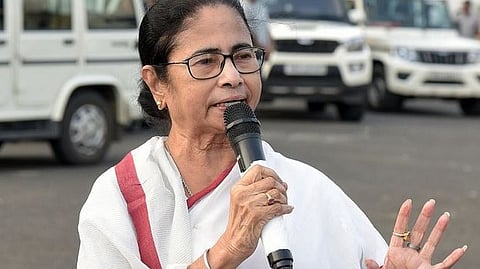 ராஜினாமாவை ஏற்க மறுத்த மம்தா