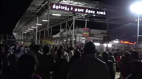 திருச்செந்தூர் ஏராளமான பக்தர்கள்
