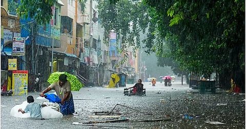 4 மாவட்டங்களுக்கு விடுக்கப்பட்ட ரெட் அலர்ட் வாபஸ்.. சென்னை, காஞ்சிபுரம், செங்கல்பட்டு, திருவள்ளூருக்கு ரெட் அலர்ட்