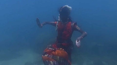 RMM under water dance