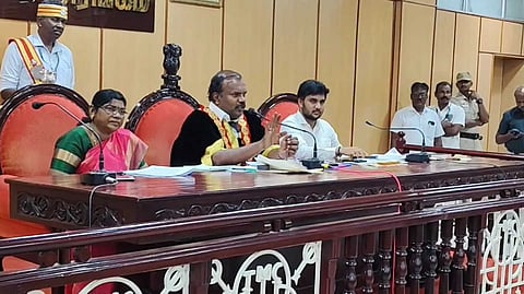 Tut mayor jagan road issue