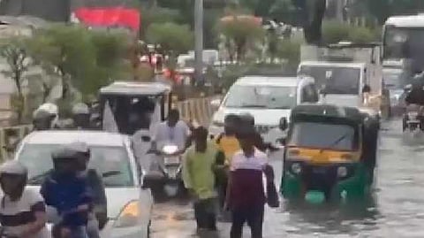 heavy rains in Noida