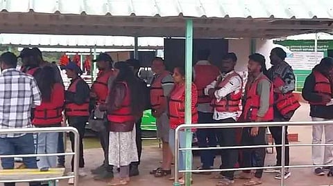 Nil tourist crowd