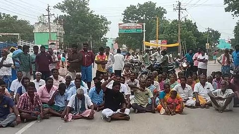 RPT New bar againsed protest
